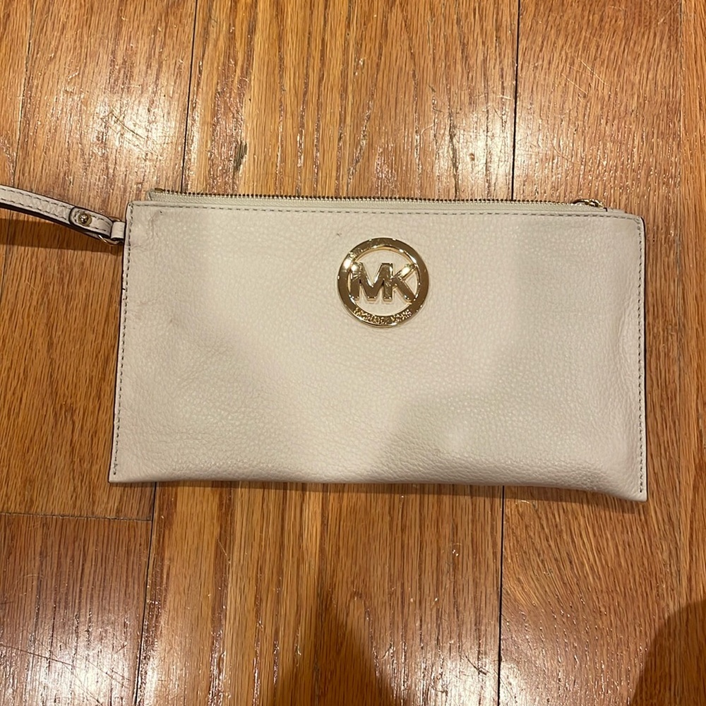 White Michael Kors wristlet